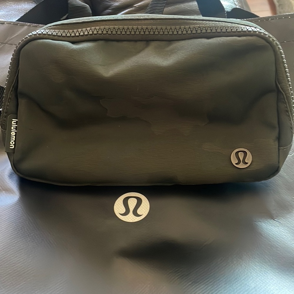 Brand new lululemon everywhere belt bag￼.